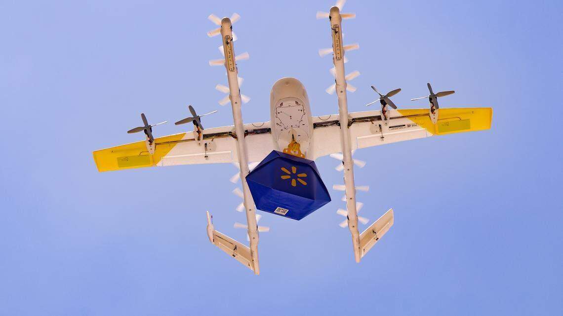 Walmart y Wing demuestran un sistema de entrega con drones durante CoMOTION Miami, en el campus Wolfson de Miami Dade College, en Miami, Florida, el martes 28 de abril de 2026.