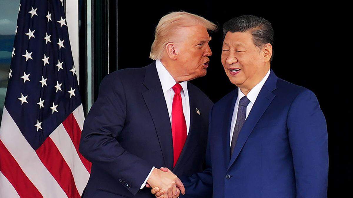 Foto de archivo del encuentro entre el presidente de EEUU, Donald Trump, y su homólogo de China, Xi Jinping, en Busan, Corea del Sur, el 30 de octubre de 2025.