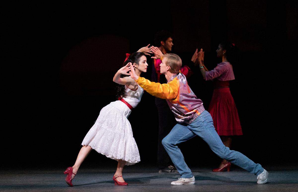 Isadora Valero y Chase Swatosh en “West Side Story Suite” de Jerome Robbins.