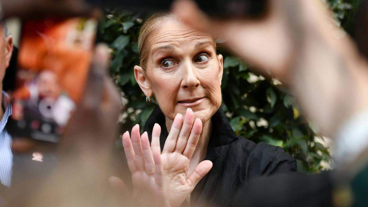 Celine Dion abandona el Royal Monceau el 24 de julio de 2024 en París, Francia. Foto de CYRIL PECQUENARD/SIPA/Sipa USA