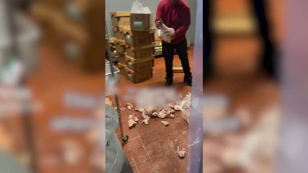 Este ex empleado de Popeyes destruye una sucursal furioso por un problema con su salario - YOUTUBE - VIDELO - NEO BYE