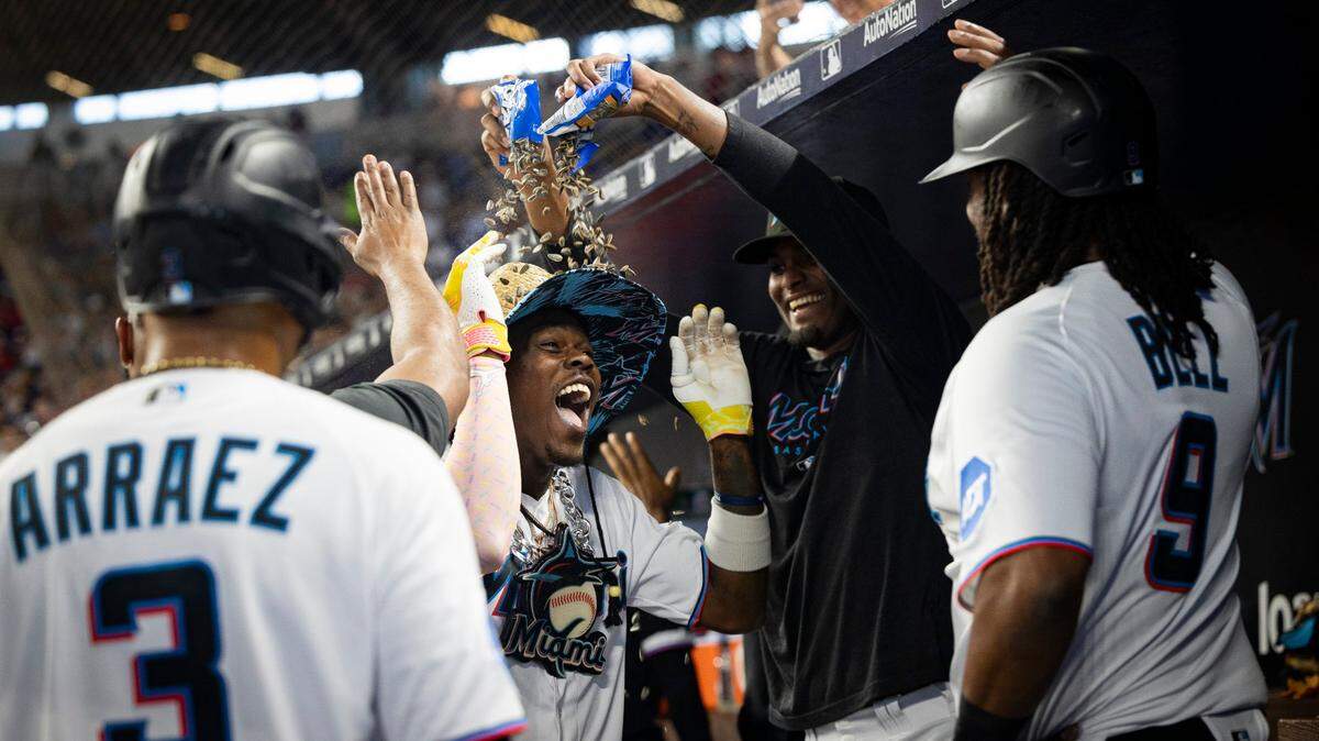 El jardinero de los Marlins Jazz Chisholm Jr. bateó su segundo jonrón con bases llenas en días consecutivos y se convirtió en el primer pelotero en la historia de la franquicia que lo logra. 