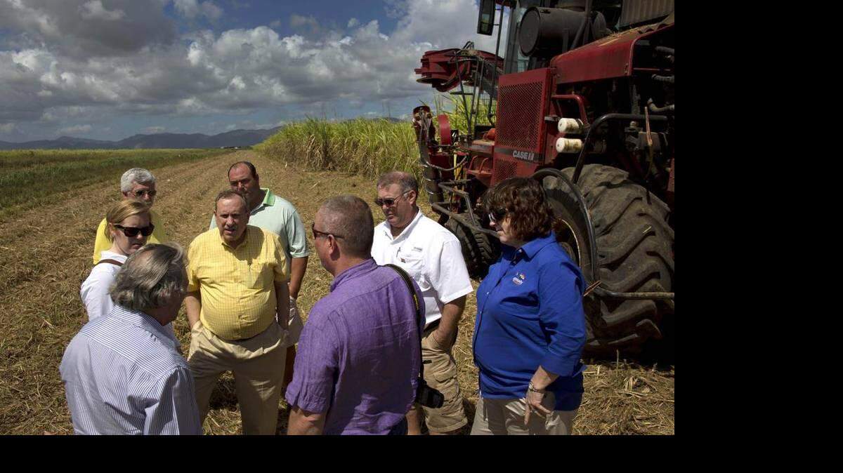 Agricultores y políticos de EEUU durante una visita a un central azucarero en la provincia de Artemisa, Cuba, el pasado 3 de marzo. 