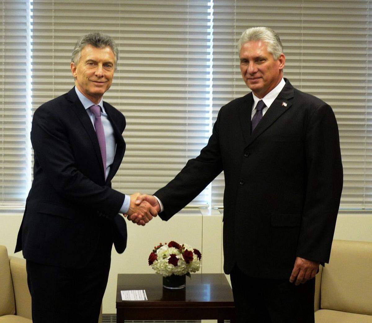 El gobernante cubano Miguel Díaz-Canel se reúne en la ONU con el presidente de Argentina, Mauricio Macri