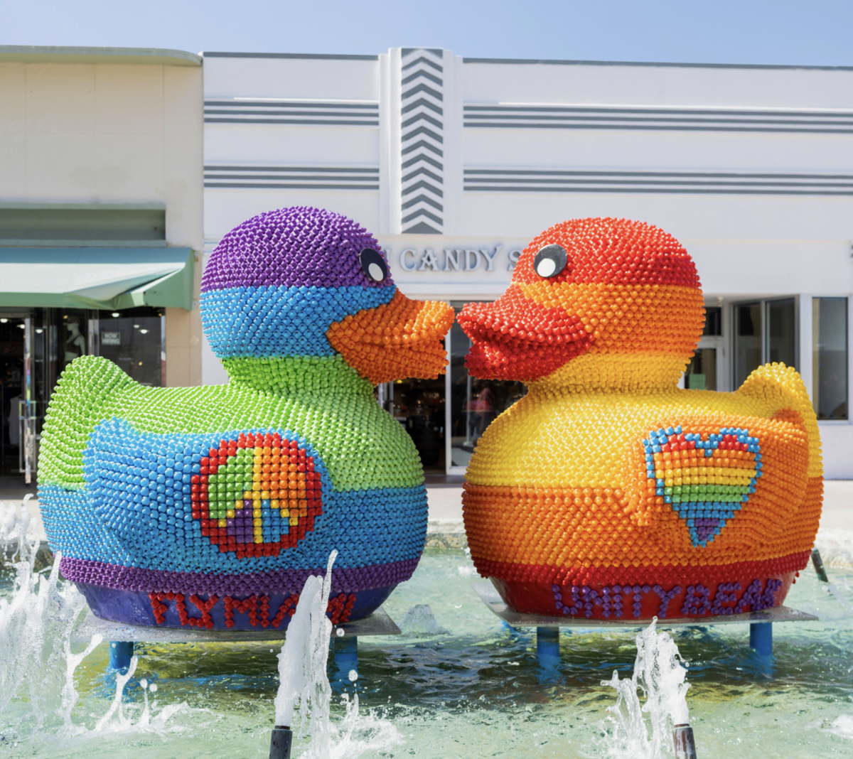El 21 de agosto, únete a los amantes del arte para el Art Walk de verano en Lincoln Road. 