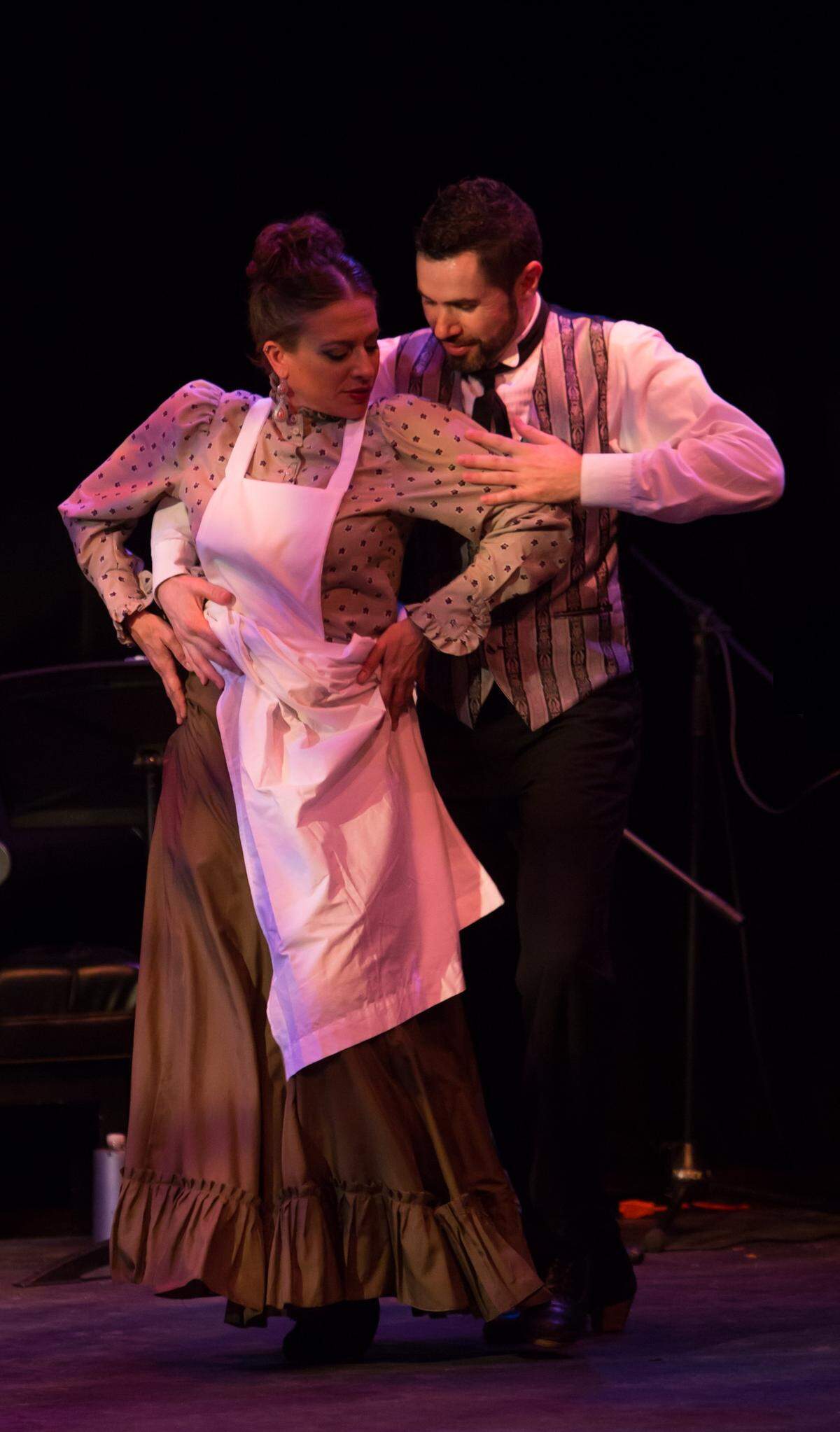  Antonio Aguilar (Juan) y Mayelu Pérez (Cristina) en el estreno mundial del ballet flamenco “Señorita Julia” en 2014.