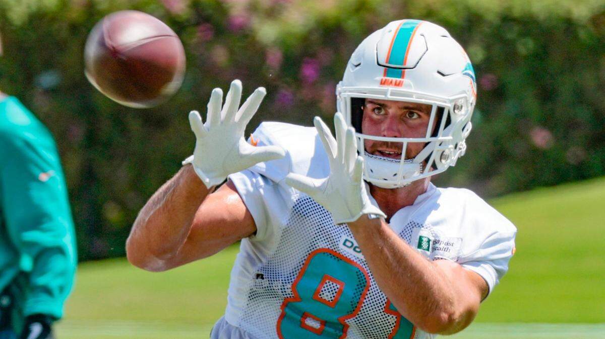 Los Dolphins le dieron una extensión de contrato al tight end Durham Smythe hasta la temporada 2025, anunció el equipo el lunes.