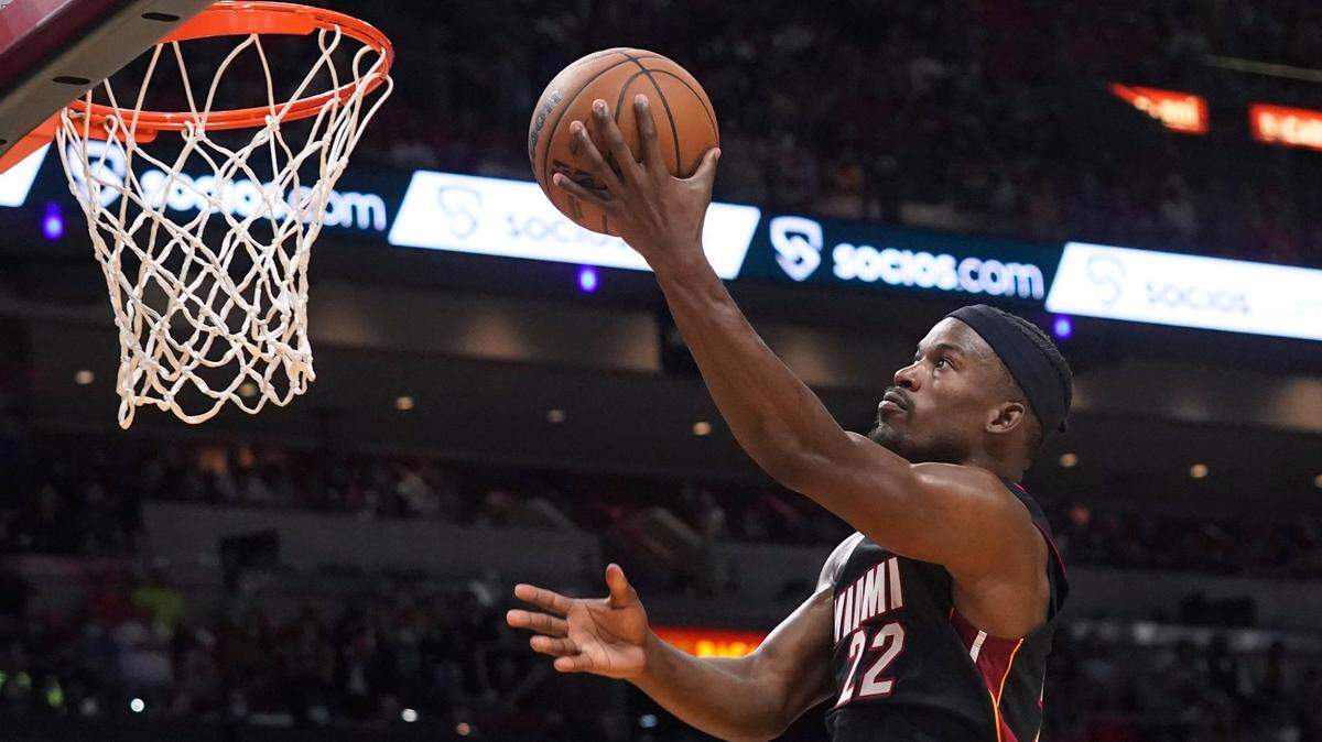 La estrella del equipo de Miami Jimmy Butler fue premiado este lunes Jugador de la Semana de la Conferencia Este de la NBA y el centro del Jazz de Utah, Rudy Gobert, lo ganó en la Conferencia Oeste.