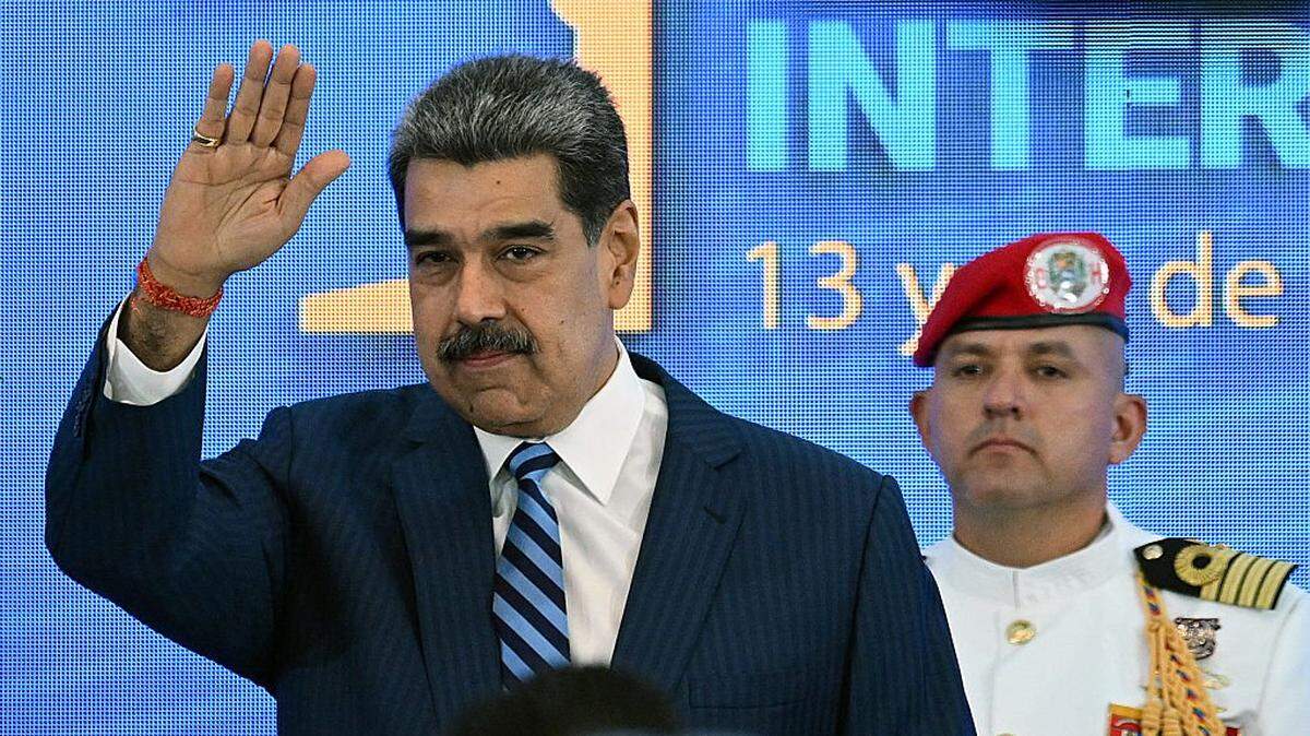 Venezuela's President Nicolas Maduro waves during the Meeting of Jurists in Defense of International Law at the Eurobuilding Hotel in Caracas on November 14, 2025. (Photo by Federico PARRA / AFP) (Photo by FEDERICO PARRA/AFP via Getty Images)