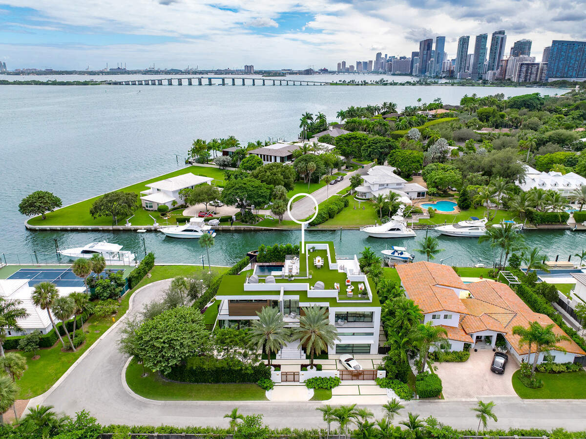 Bay Point es una comunidad privada de Miami, situada justo al norte del viaducto Julia Tuttle.