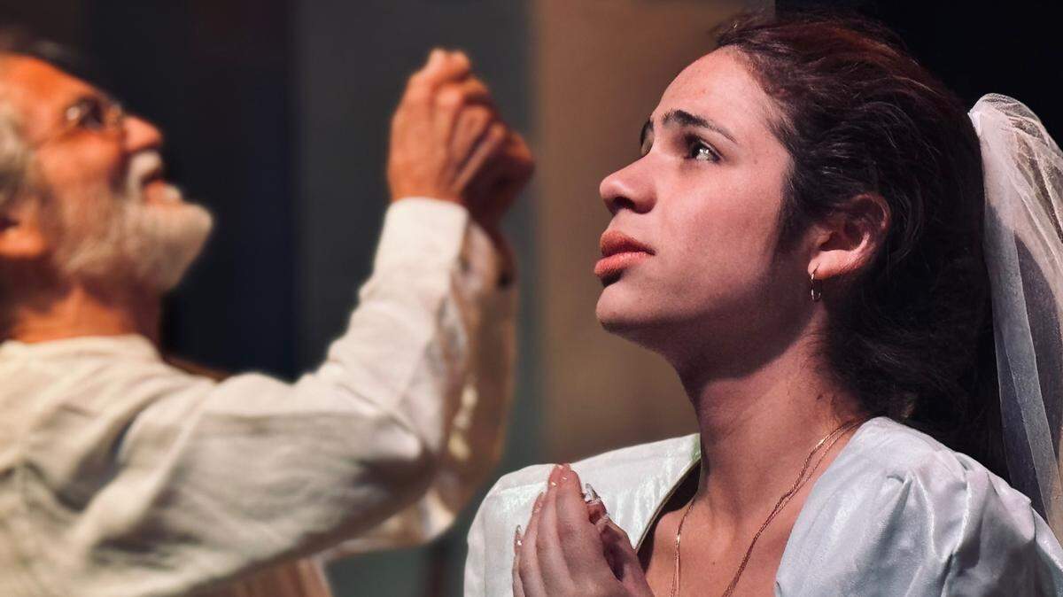 Paut William, que interpreta los personajes de Antonio y el Fraile, y Lorena Moll como Hero, en “Mucho ruido y pocas nueces”, ofreciendo sus últimas funciones en el Blue Box Theater de la Sociedad Actoral Hispanoamericana.