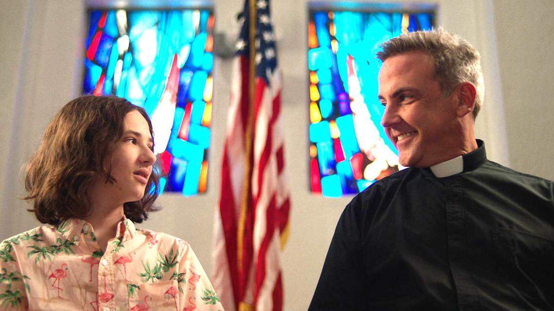 Carlos Ponce… ¿Un curita muy chismoso?