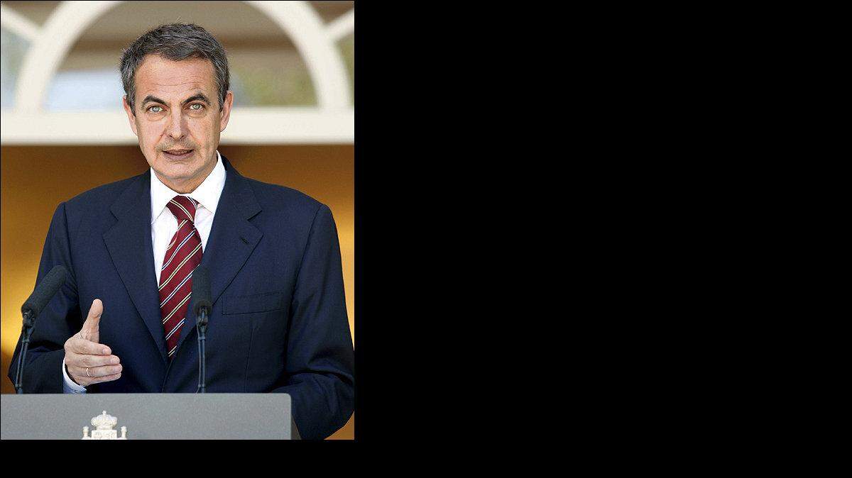 El presidente del Gobierno, José Luis Rodríguez Zapatero, durante la rueda de prensa que ofreció el 19 de mayo en el Palacio de la Moncloa, tras la reunión con el presidente de la República Dominicana, Leonel Fernández, de visita oficial en España.