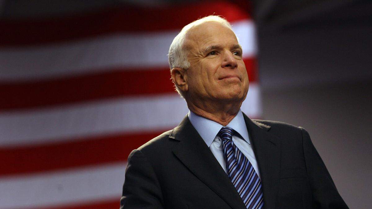 El senador de Arizona  John McCain, entonces candidato presidencial, en un mítin de campaña en Virginia Beach el 13 de octubre del 2008.  Su muerte también acentúa el fin de una era de la política estadounidense, una que en estos tiempos difíciles parece casi irrecuperable.