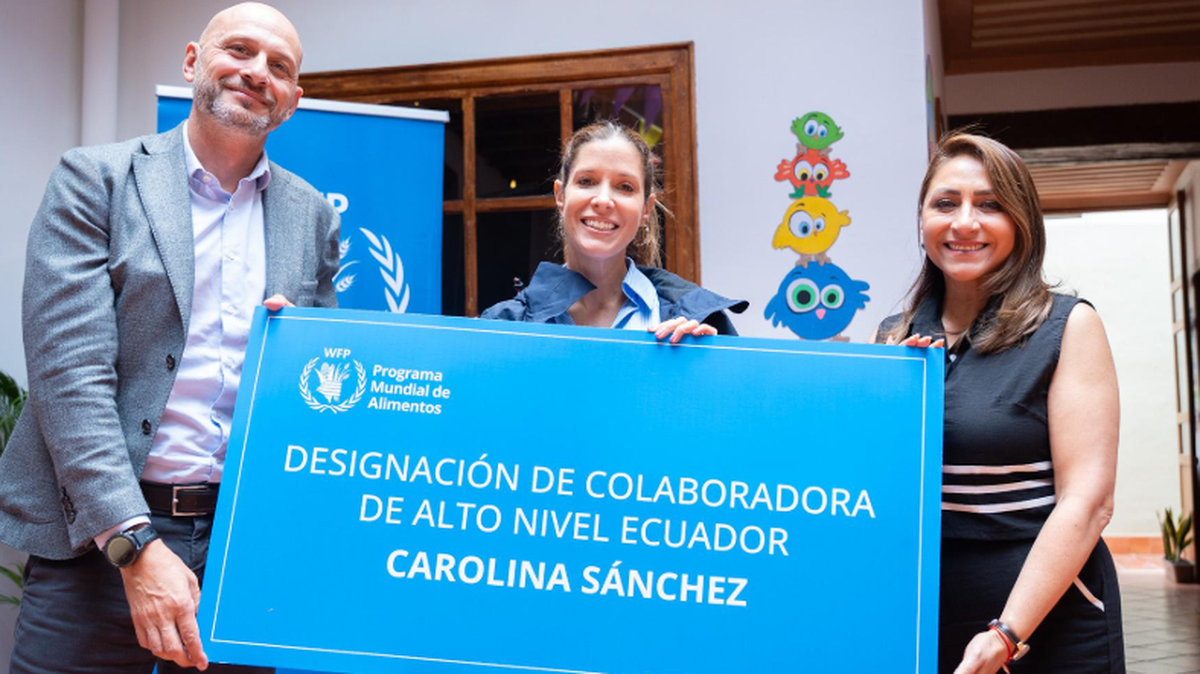 La chef ecuatoriana Carolina Sánchez (centro) es ganadora de una estrella Michelin y colaboradora de alto nivel del Programa Mundial de Alimentos de las Naciones Unidas.