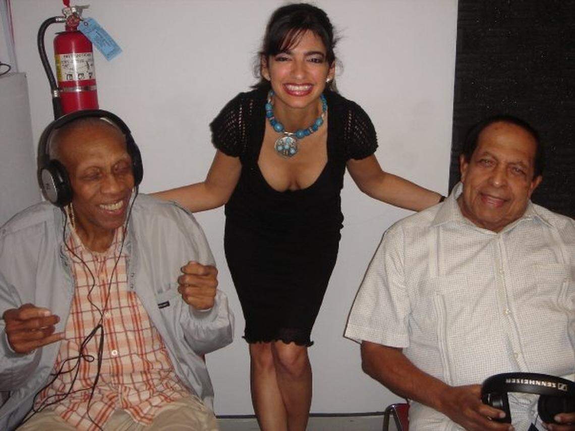 Viviam María López junto Bebo Valdés e Israel López Cachao.