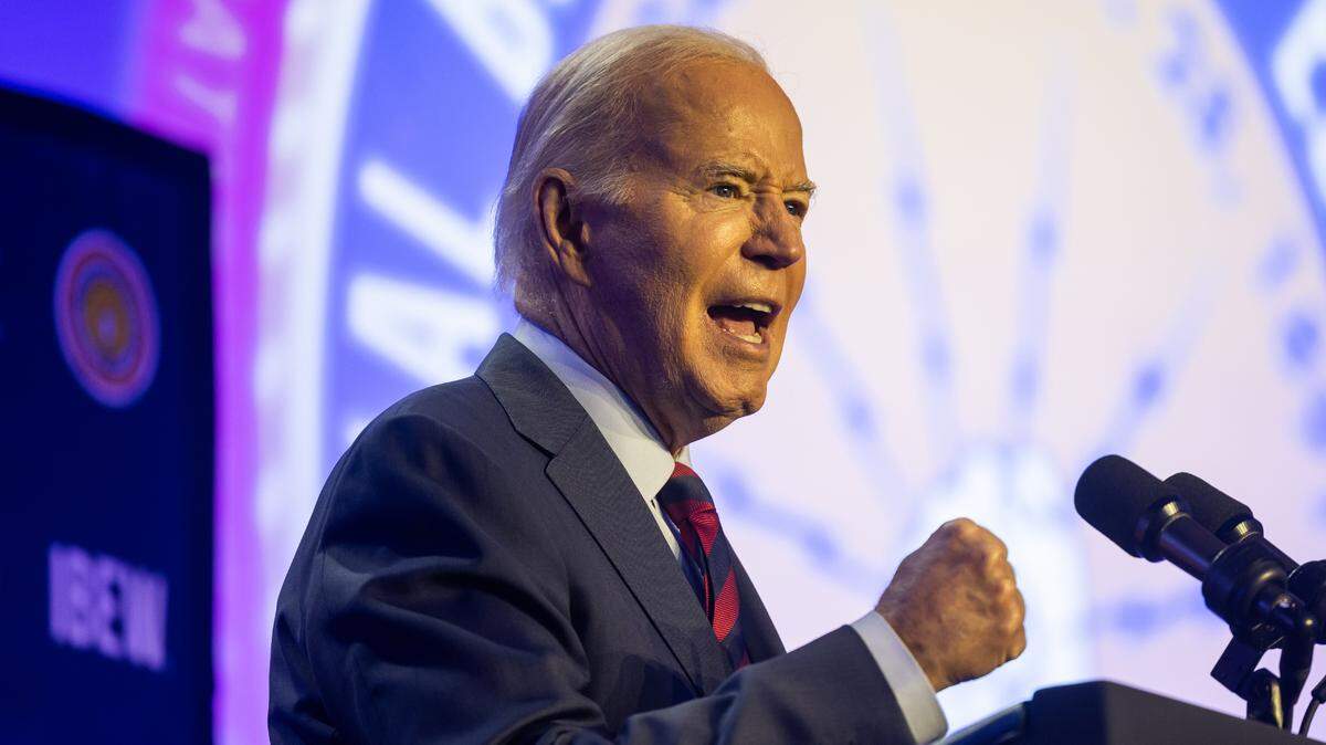 El presidente Joe Biden da un discurso a los asistentes a la Conferencia de la Hermandad Internacional de Trabajadores Eléctricos, Construcción y Mantenimiento (IBEW) en Washington, D.C., el viernes 19 de abril de 2024.