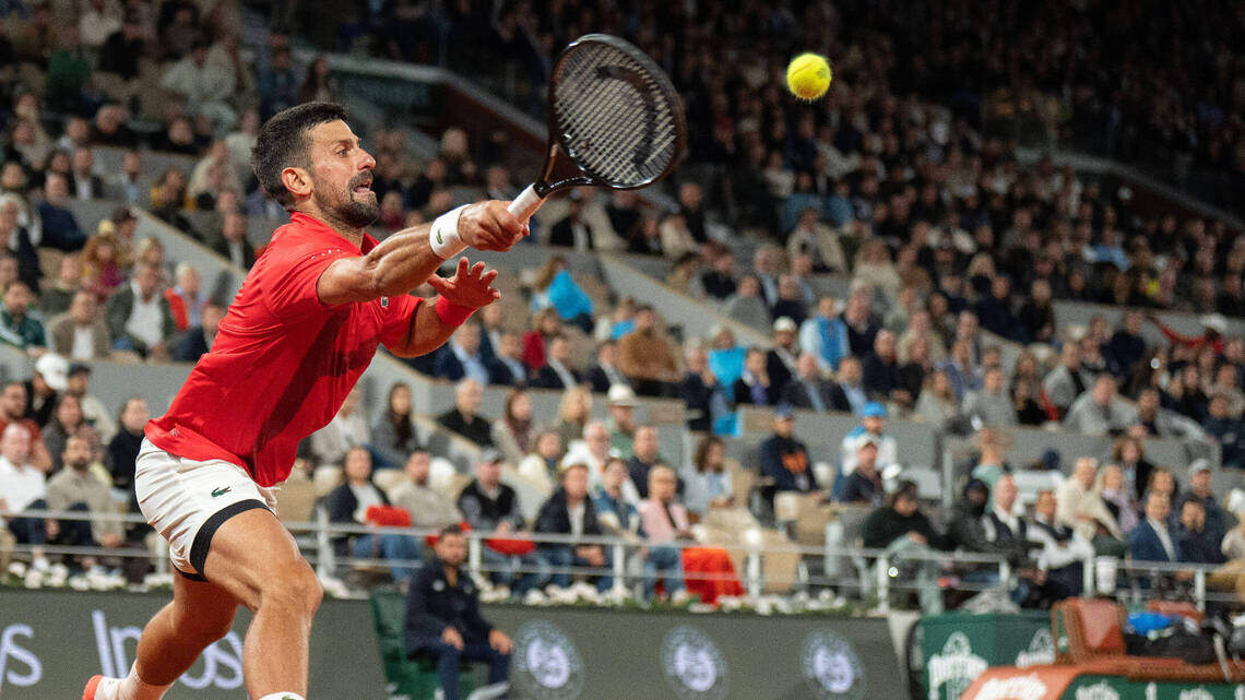 Djokovic remonta para vencer a un peso pesado y jugará en semifinal con el gran favorito en Roland Garros