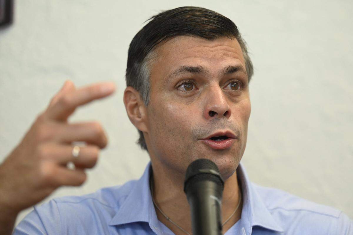 Venezuelan opposition leader Leopoldo Lopez delivers a speech at an event with Venezuelan citizens on the political situation of Venezuela ahead of the November elections, in Guatemala City, on October 14, 2021. (Photo by Johan ORDONEZ / AFP) (Photo by JOHAN ORDONEZ/AFP via Getty Images)