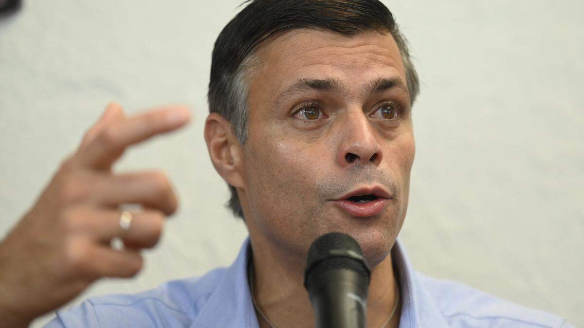 Venezuelan opposition leader Leopoldo Lopez delivers a speech at an event with Venezuelan citizens on the political situation of Venezuela ahead of the November elections, in Guatemala City, on October 14, 2021. (Photo by Johan ORDONEZ / AFP) (Photo by JOHAN ORDONEZ/AFP via Getty Images)