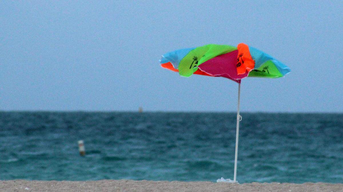 El viento sopla en la playa en Miami Beach.