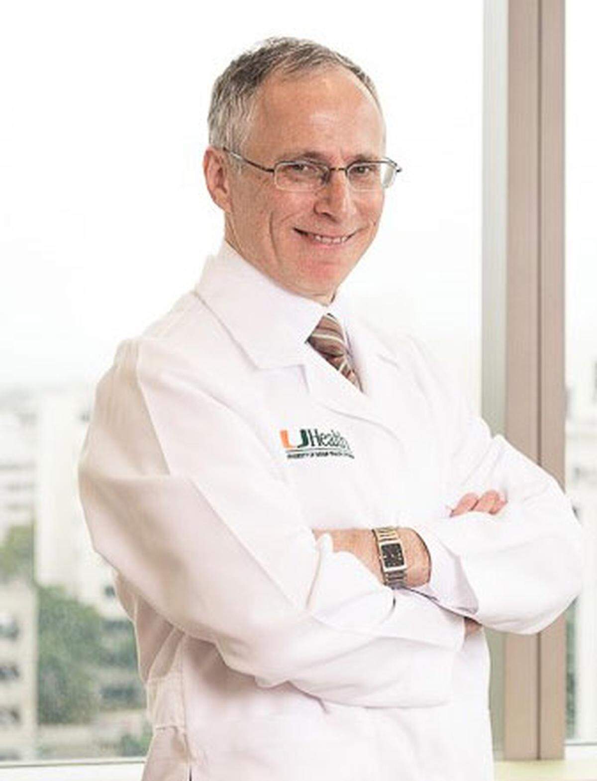 El Dr. Jeffrey Goldberger, director de la división cardiovascular de la Escuela de Medicina Miller en la Universidad de Miami.