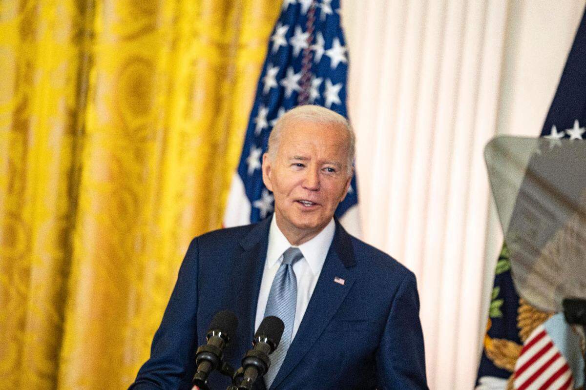 El presidente de Estados Unidos, Joe Biden, dijo el jueves que conmutó las condenas de casi 1,500 convictos e indultó a otros 39 sentenciados por delitos no violentos. En la foto, Biden da una conferencia de prensa el miércoles 11 de diciembre de 2024, en la Casa Blanca.