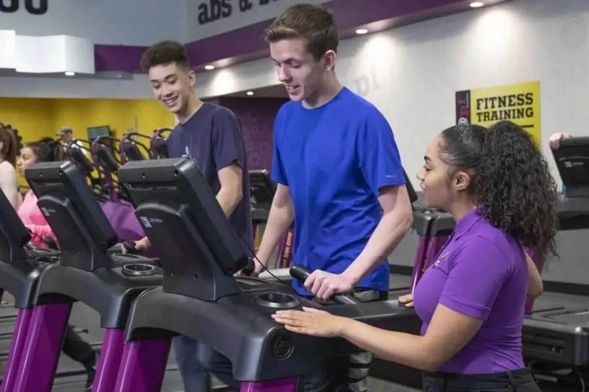 Los adolescentes se ejercitarán gratis durante todo el verano en Planet Fitness en 2025.