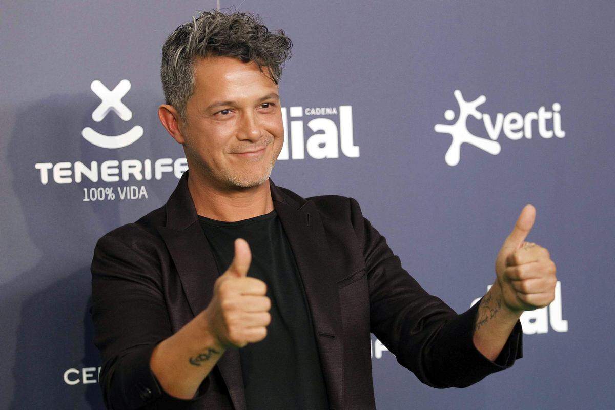 El cantante Alejandro Sanz a su llegada a los Premios Cadena Dial, en su XXI edición.