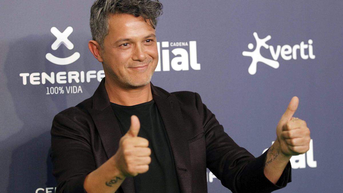 El cantante Alejandro Sanz a su llegada a los Premios Cadena Dial, en su XXI edición.
