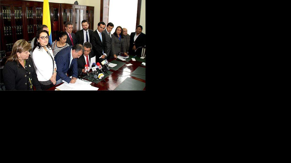 Los congresistas colombianos hicieron  un llamado a la solidaridad con las victimas por la crisis fronteriza colombo venezolana. Foto tomada de senado.gov.co