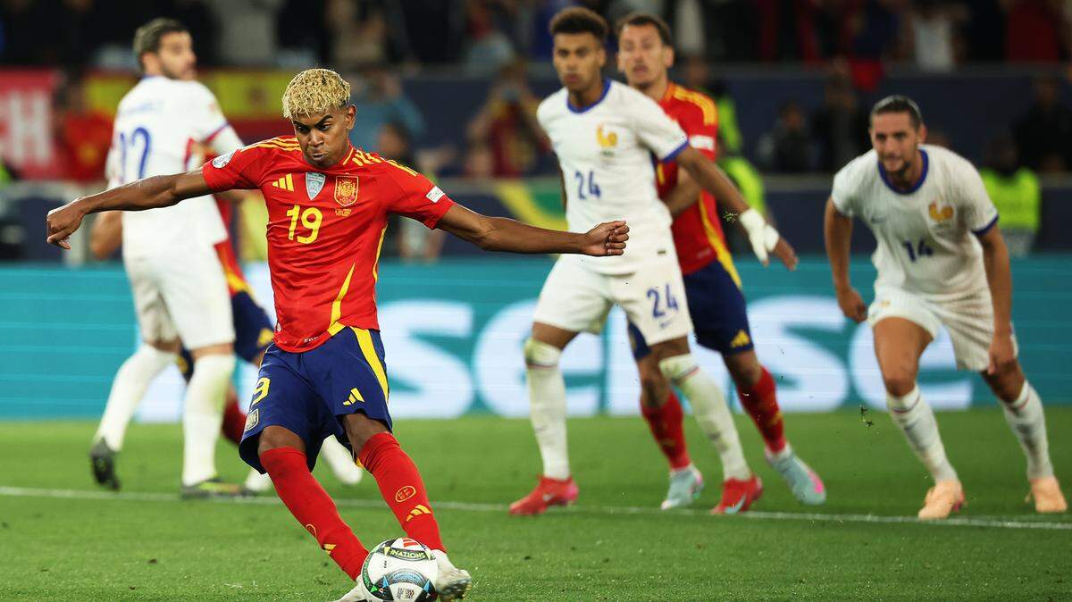 Lamine Yamal anota un gol de penal en el triunfo de España 5-4 ante Francia, en el partido de la semifinal de la Liga de Naciones de Europa, celebrado el 5 de junio de 2025 en Stuttgart, Alemania.