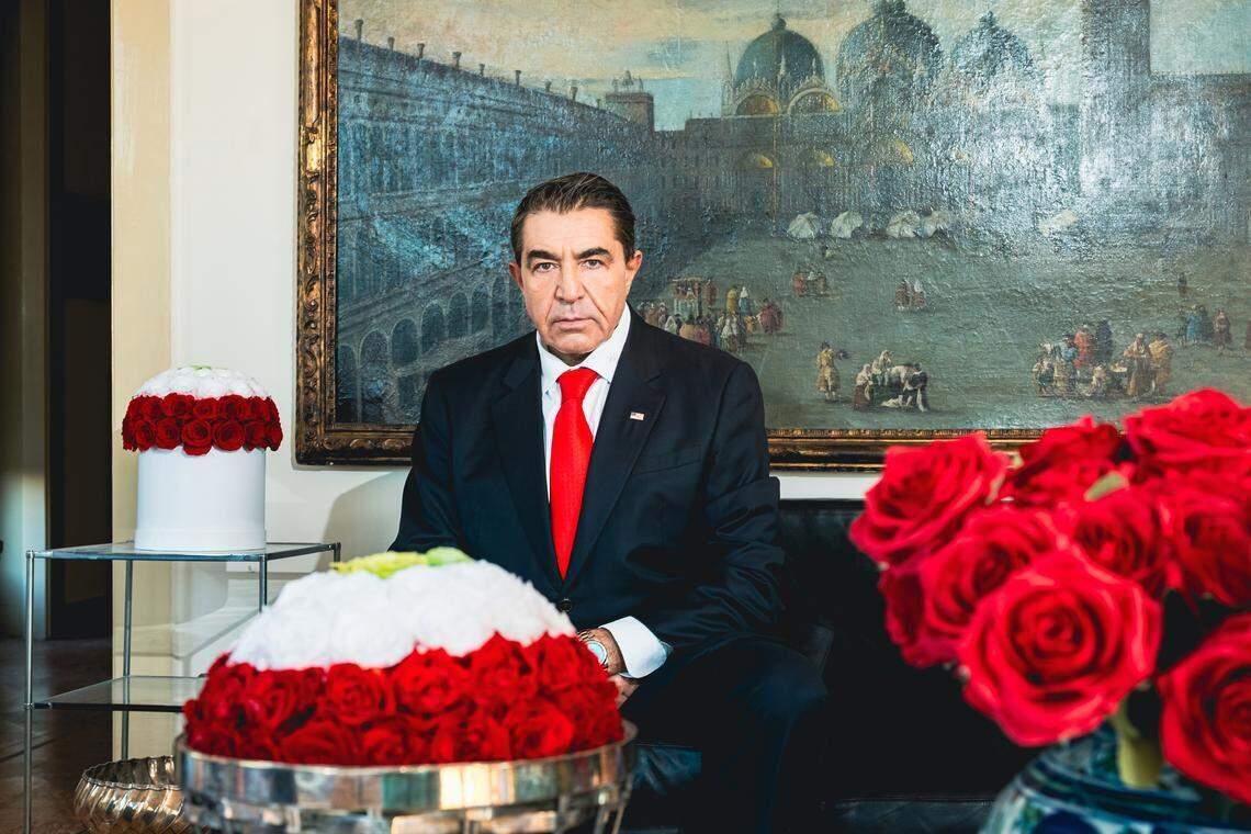 Paolo Zampolli, ex agente de modelos convertido en enviado especial presidencial, en su apartamento en Milán, Italia. Zampolli se encuentra inmerso en una batalla por la custodia de su hijo con Amanda Ungaro, ex modelo y madre del niño.