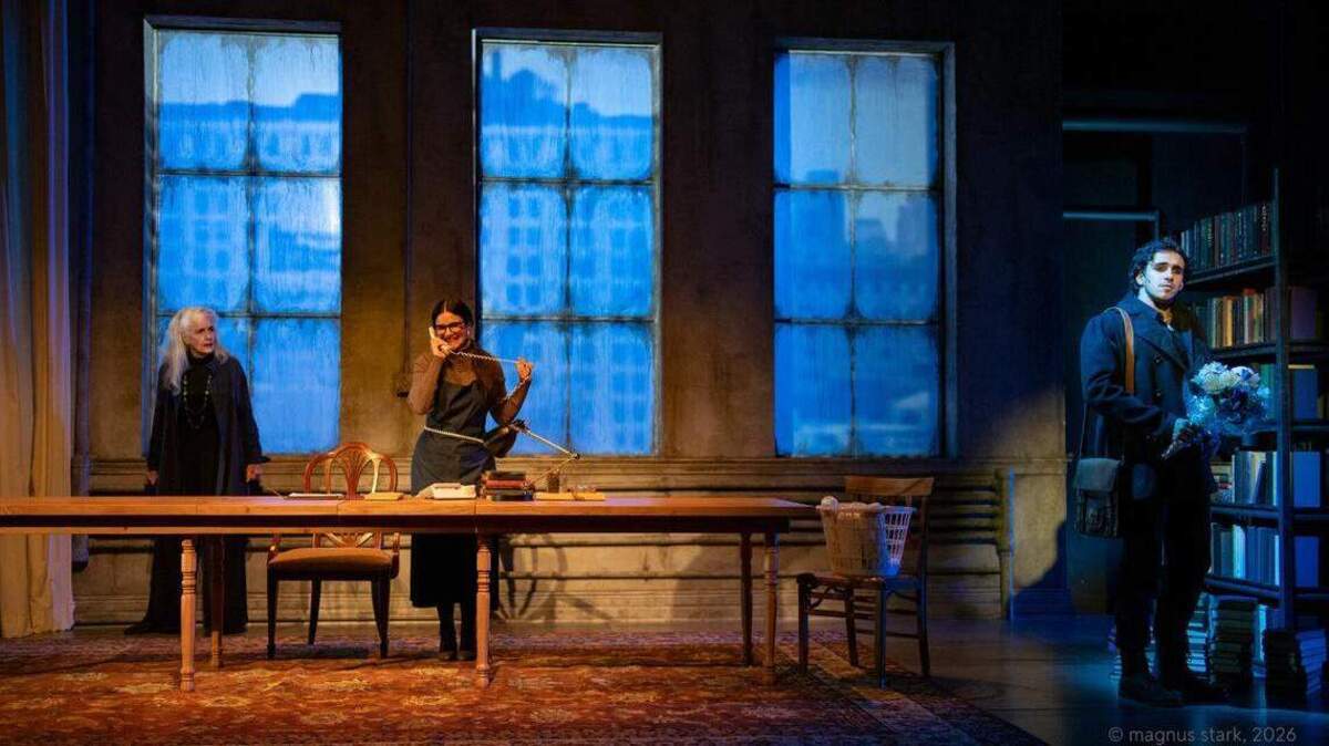 Sara Morsey, Claudia Tomas y Gabriell Salgado en “Sotto Voce” de Nilo Cruz en GableStage hasta el 15 de febrero. 