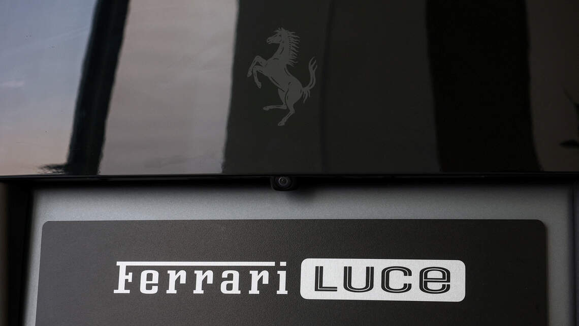 El primer Ferrari eléctrico alcanza un récord de $40 millones en una subasta en California