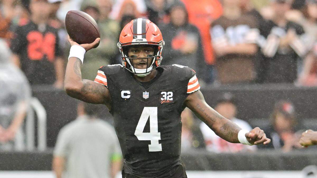 Deshaun Watson corrió para una anotación y lanzó para otra y la defensa de Cleveland aturdió al quarterback Joe Burrow, el flamante jugador con un nuevo contrato millonario de la NFL, para la victoria por 24-3 de los Browns sobre los Bengals de Cincinnati el domingo.