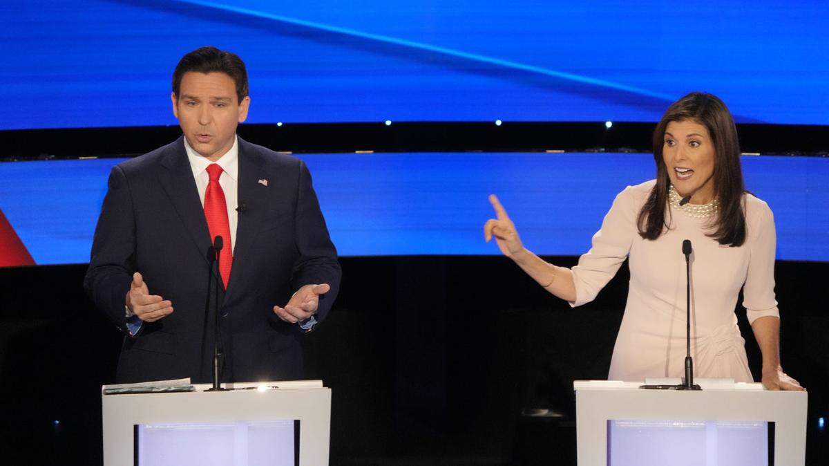 Nikki Haley y Ron DeSantis se llamaron mentirosos mutuamente e insultaron el carácter y el historial del otro durante los primeros minutos del debate presidencial republicano del miércoles, poniendo de relieve lo mucho que está en juego para cada uno de ellos cuando falta menos de una semana para las asambleas partidistas de Iowa.