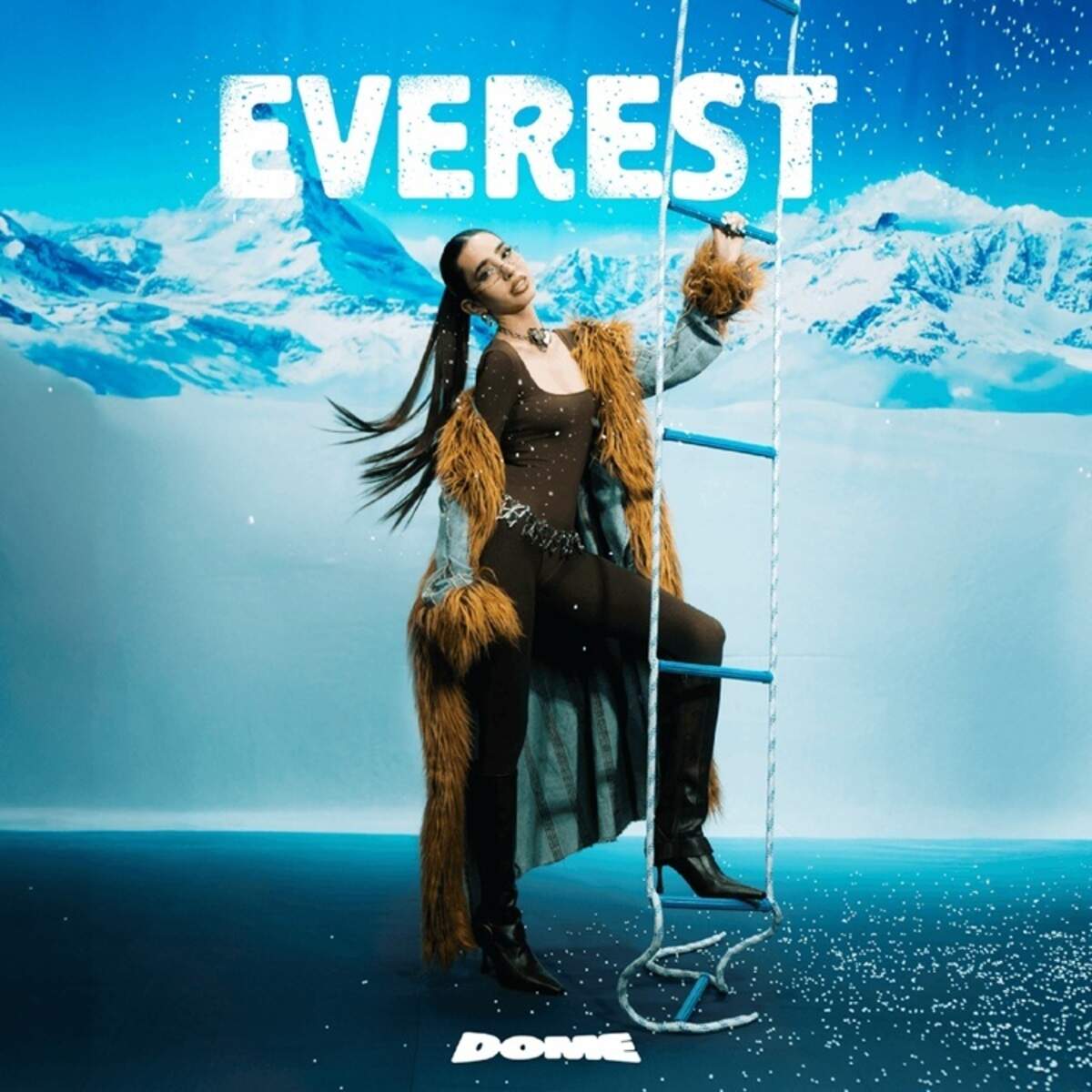 Domelipa presenta ‘Everest’, un tema inspirado en el amor incondicional.