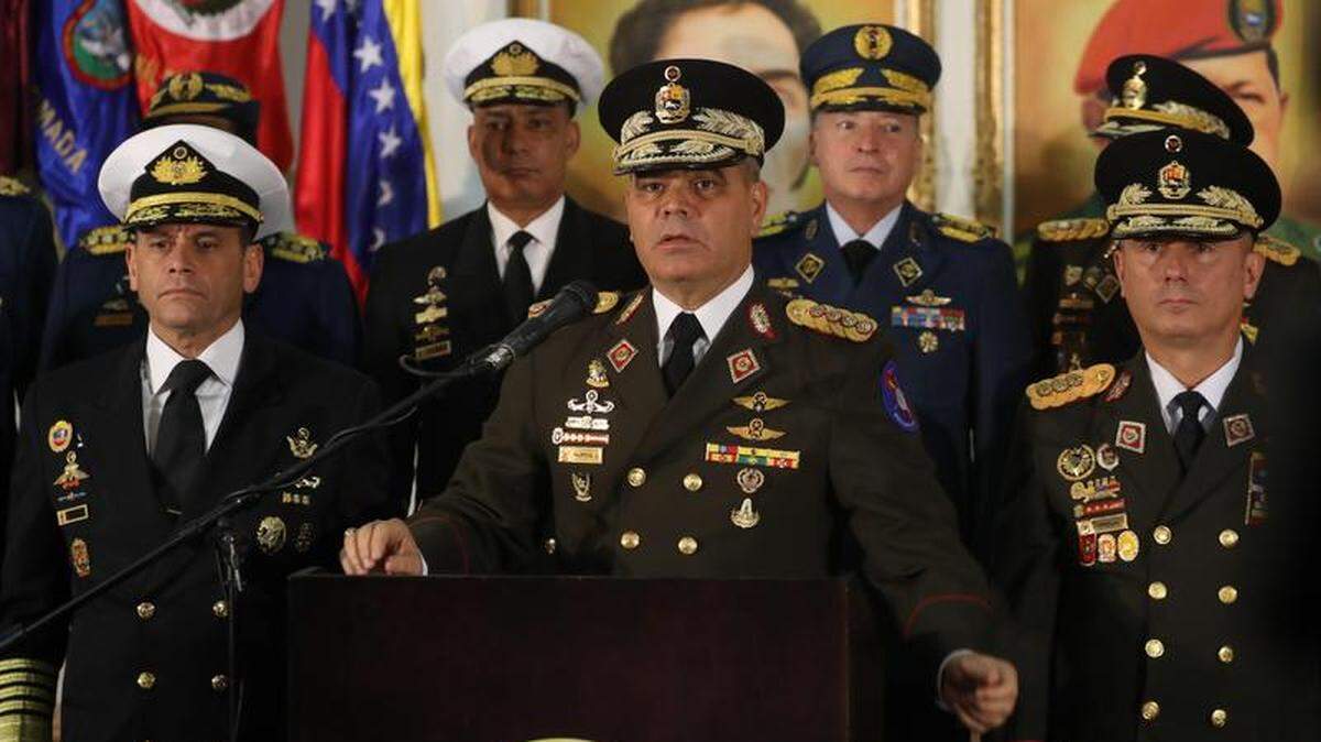 El ministro de Defensa de Venezuela, Vladimir Padrino López, durante una rueda de prensa en Caracas.