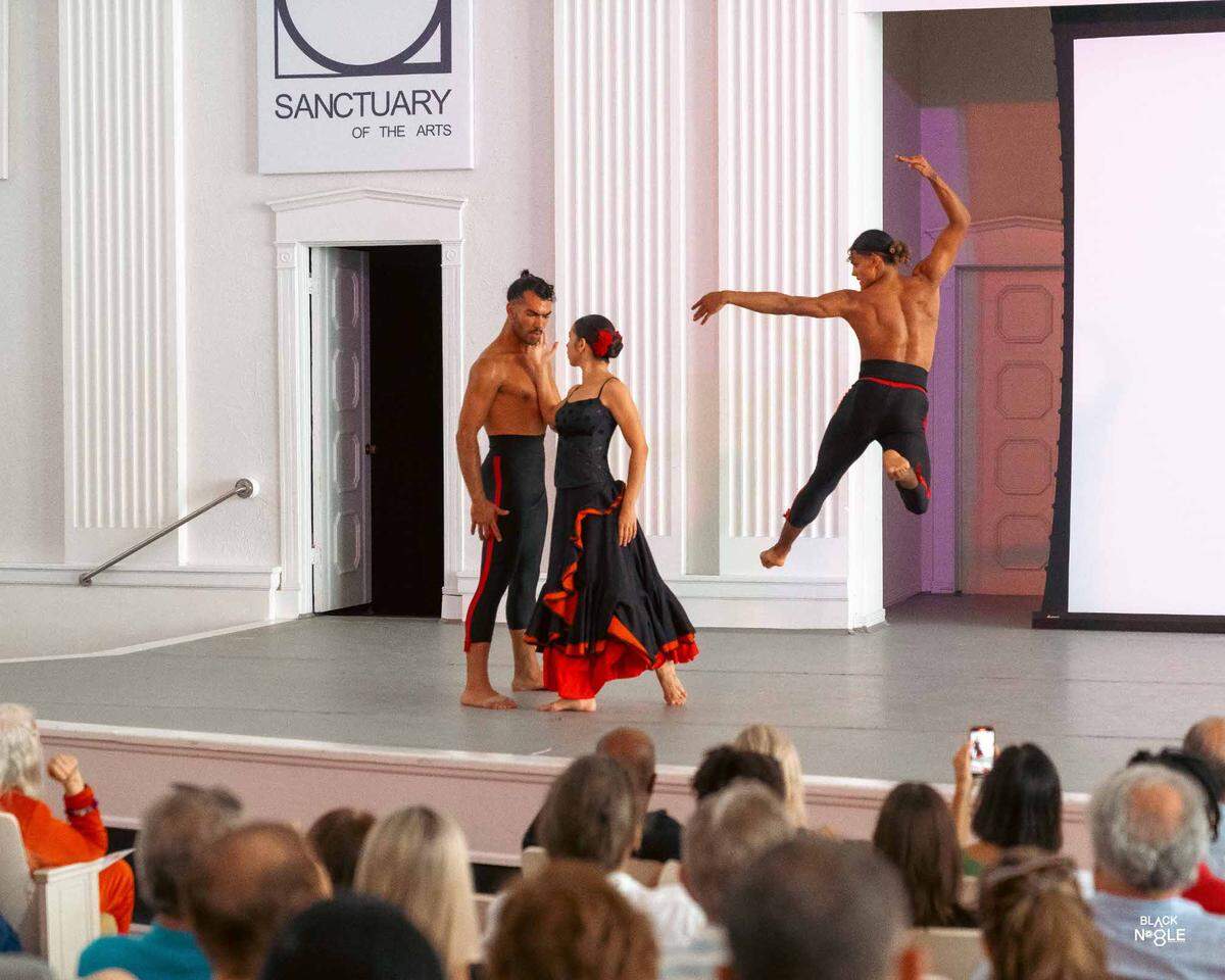 (De izquierda a derecha) Camilo Toro, Yanil Pabón y Carlos Realegeno en la “Carmen” de Peter London, que estrenó en una función concierto de su compañía, Peter London Global Dance Company (PLGDC), el domingo 23 de junio en el Sanctuary of the Arts de Coral Gables.