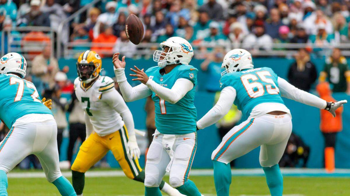 El quarterback de los Dolphins Tua Tagovailoa regresó al protocolo de conmoción de la NFL, indicó el lunes el entrenador Mike McDaniel.