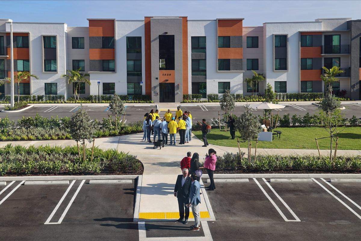 El complejo de edificios Liberty Square en el vecindario de Liberty City, en el noroeste de Miami, tiene apartamentos disponibles para las personas que sean elegidas para el programa de vales para proyectos (PBV) del condado, que aceptará solicitudes para entrar en lista de espera desde el 9 hasta el 20 de junio.