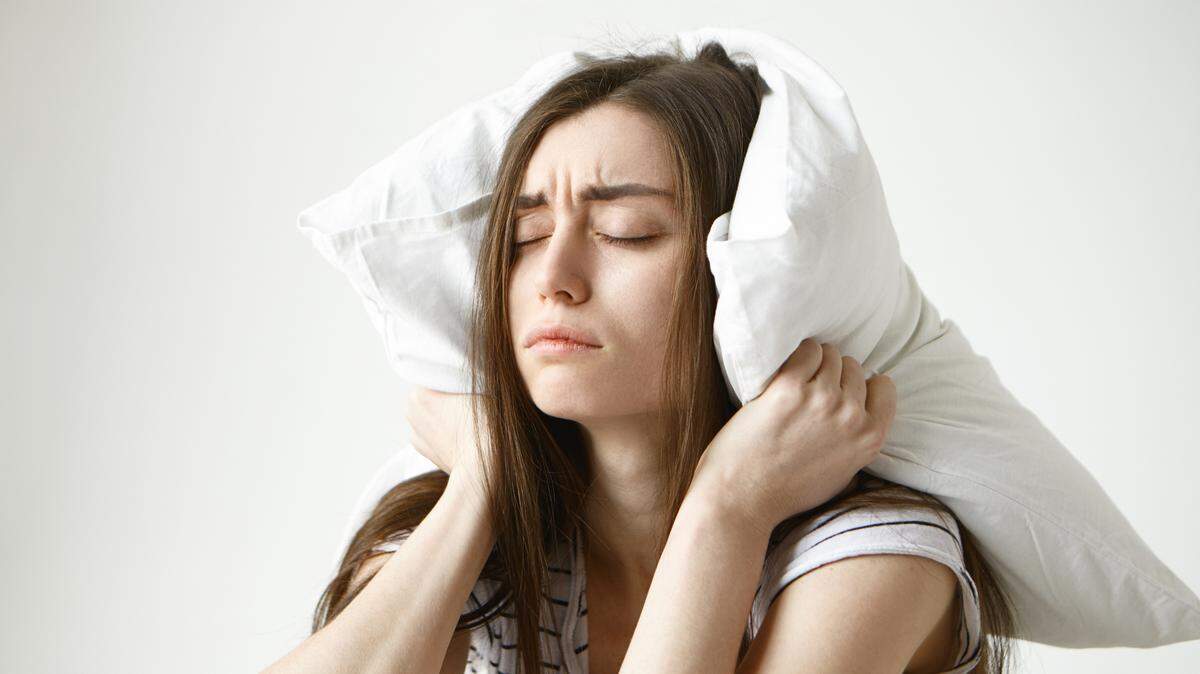 Problemas para dormir y dolor de cabeza se relacionan.