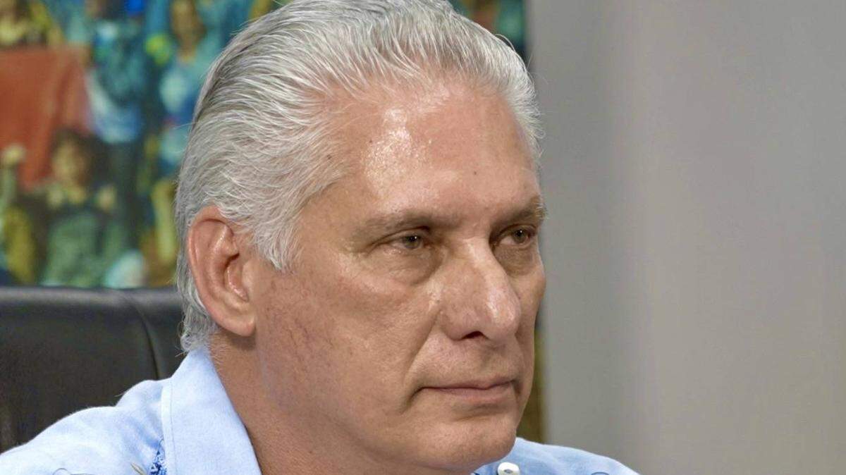 El gobernante Miguel Díaz-Canel promueve el uso de inteligencia artificial y la robótica en Cuba, en medio de la aguda crisis.