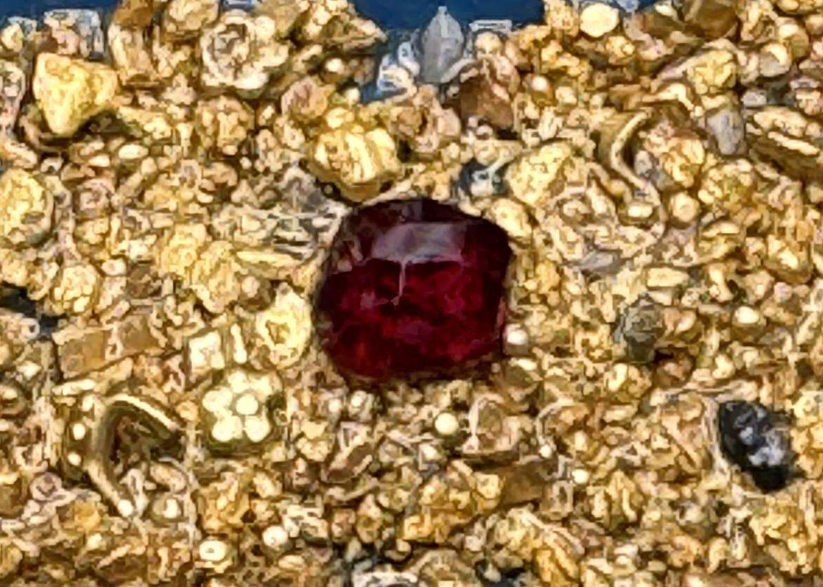 Es frecuente hallar piedras preciosas en los sitios de naufragio de la Flota de 1715. Este es un granate con un peso de 0,45 quilates.