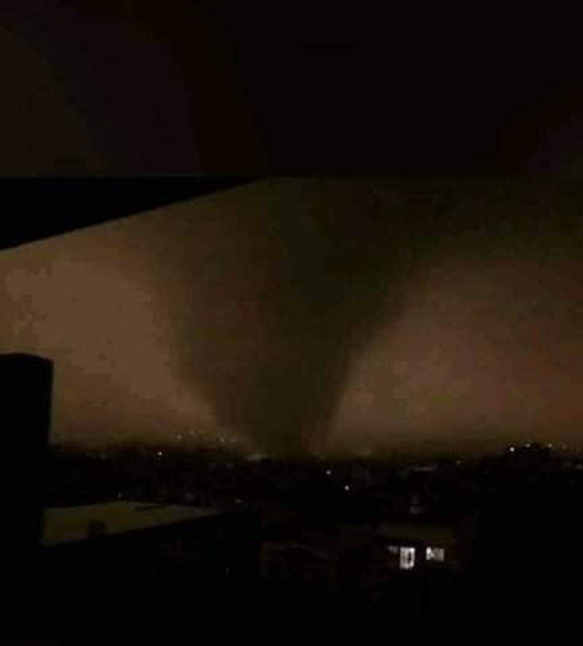 Una imagen del tornado que azoló La Habana este domingo.