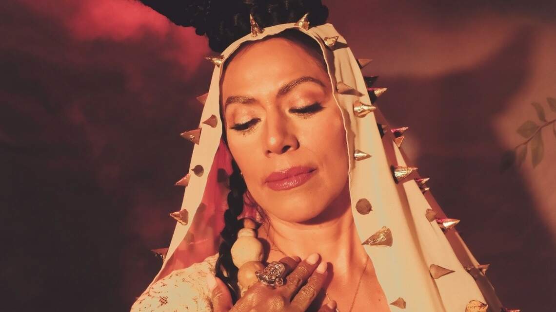 Lila Downs canta en el Mundial y presenta un nuevo disco