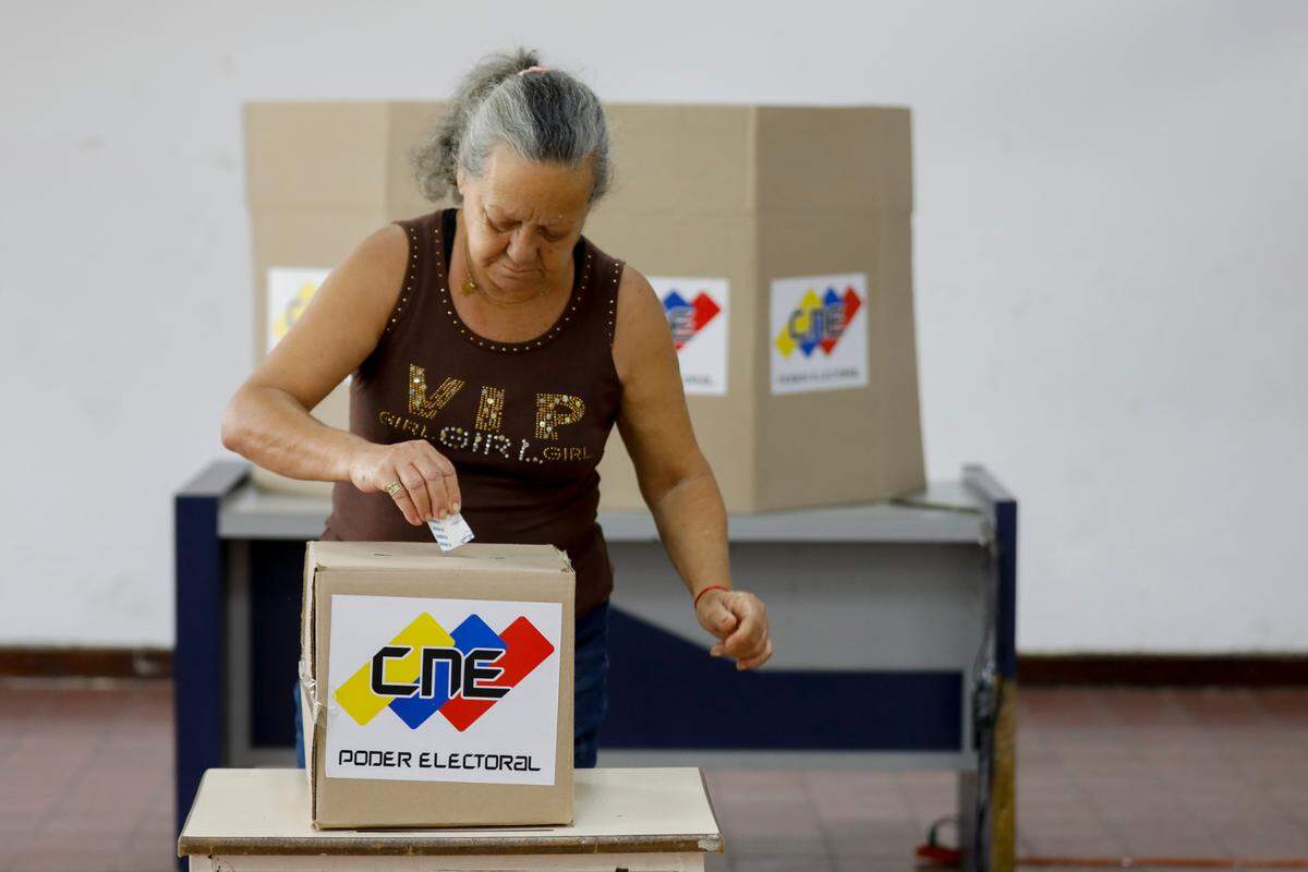 Venezuela debe celebrar elecciones “libres” y el “perdedor” aceptar los resultados para que el país retome una normalidad política y pueda librarse de las sanciones internacionales, dijo este miércoles una alta funcionaria de la cancillería brasileña.