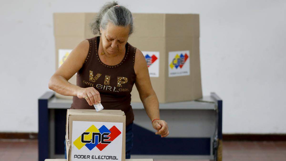 Venezuela debe celebrar elecciones “libres” y el “perdedor” aceptar los resultados para que el país retome una normalidad política y pueda librarse de las sanciones internacionales, dijo este miércoles una alta funcionaria de la cancillería brasileña.