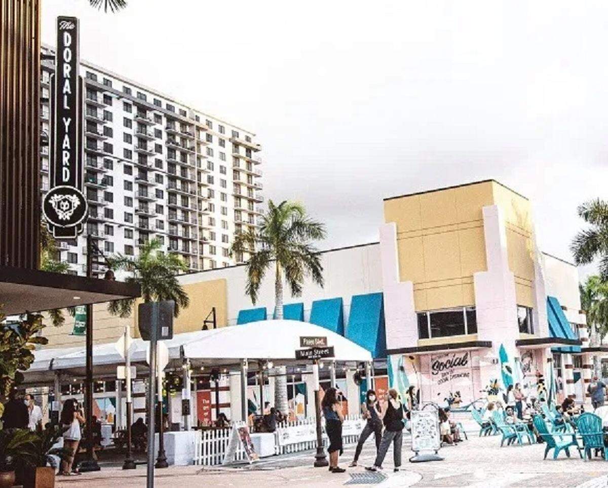 Música en vivo y más en Doral Yard.